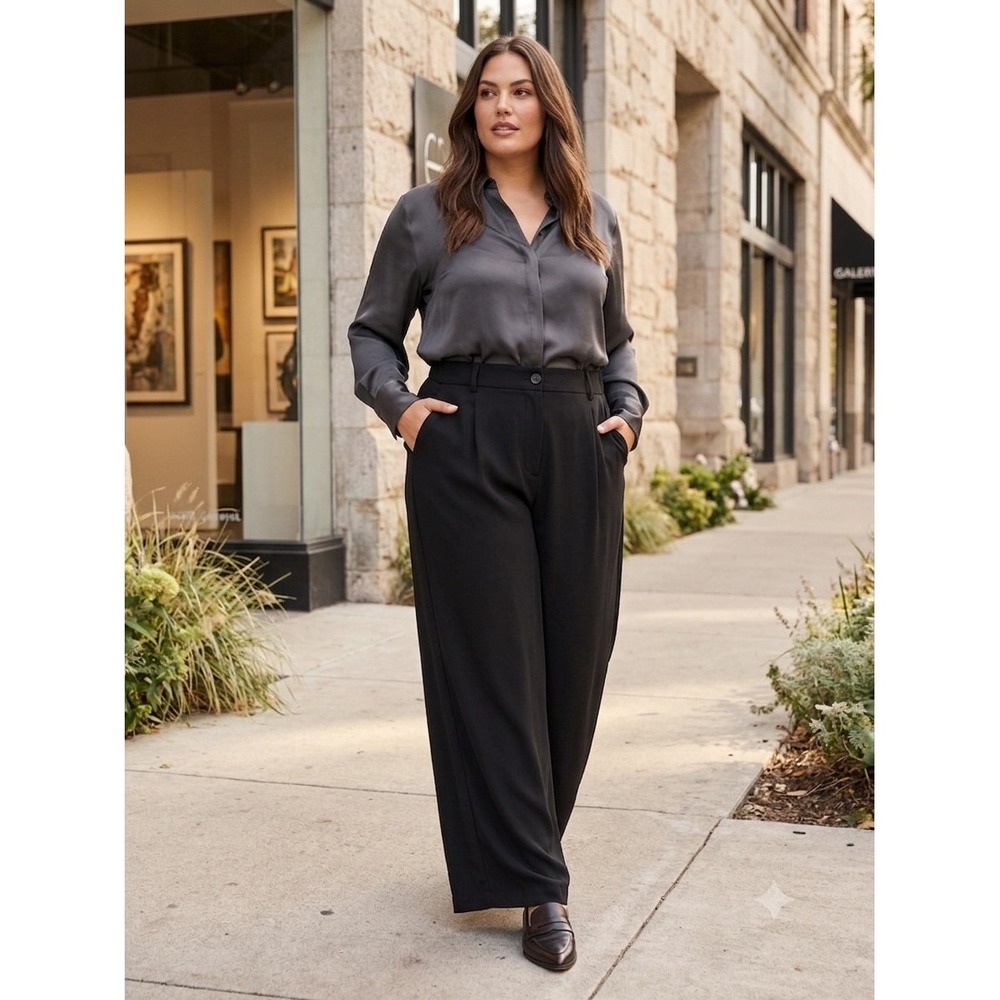 Torrid Womens Black Wide Leg Pleated Trousers High Rise  cropped Size 24
